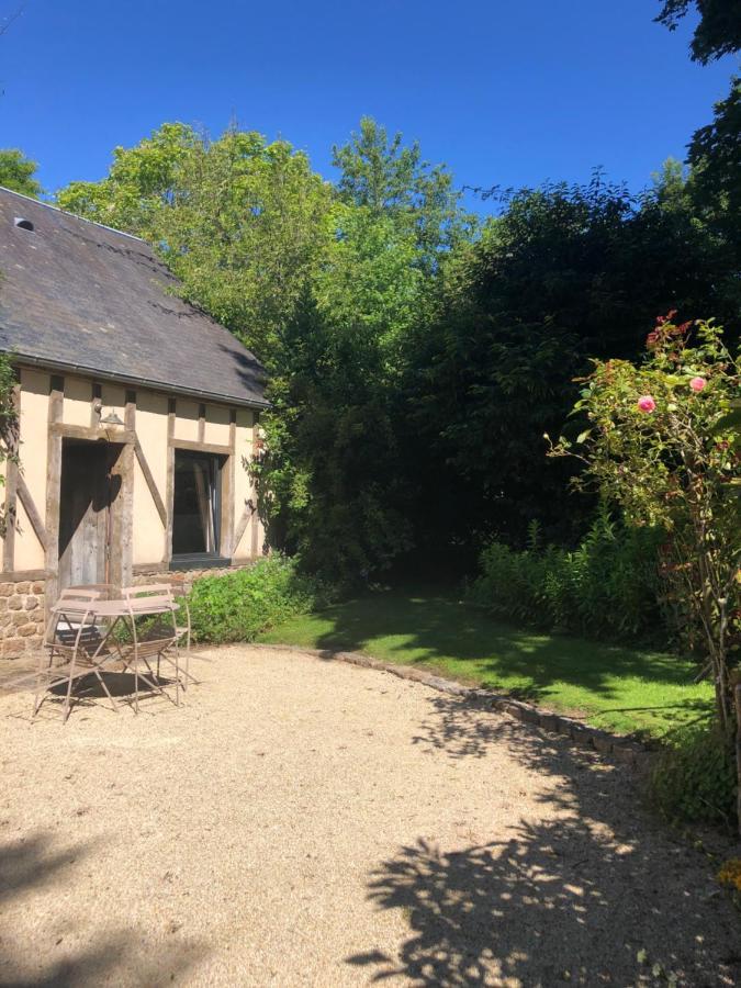Le Clos Du Mont Jarry Le Val-Saint-Pere Luaran gambar